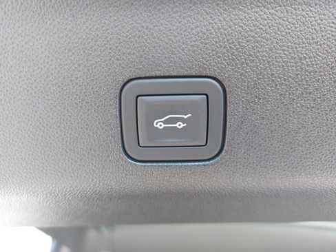 Used 2025 GMC Yukon AT4 image 15