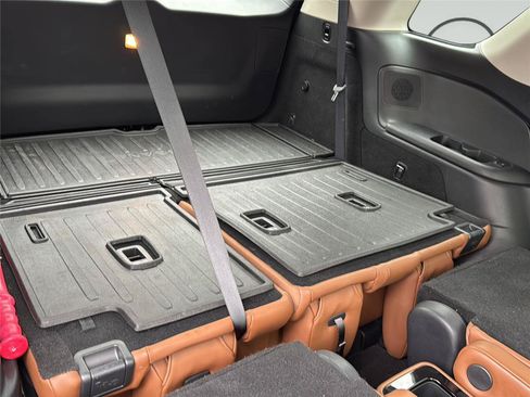 Used 2022 Nissan Pathfinder Platinum w/ Cargo Package AWD/4WD image 36
