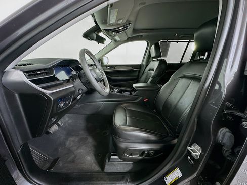Used 2022 Jeep Grand Cherokee Limited 4xe w/ Luxury Tech Group II AWD/4WD image 13