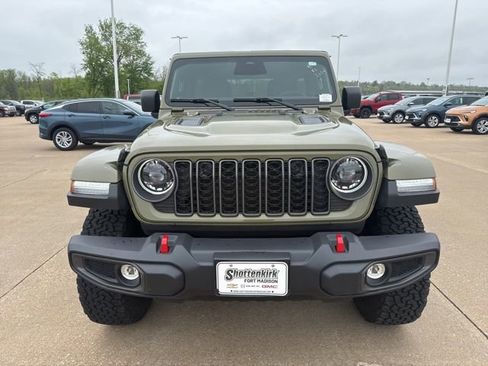 Used 2025 Jeep Wrangler Unlimited Rubicon w/ Convenience Group AWD/4WD image 8