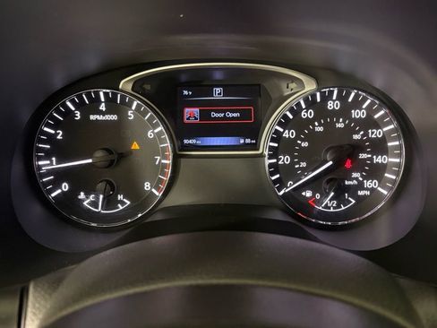 Certified 2017 Nissan Pathfinder SV image 21