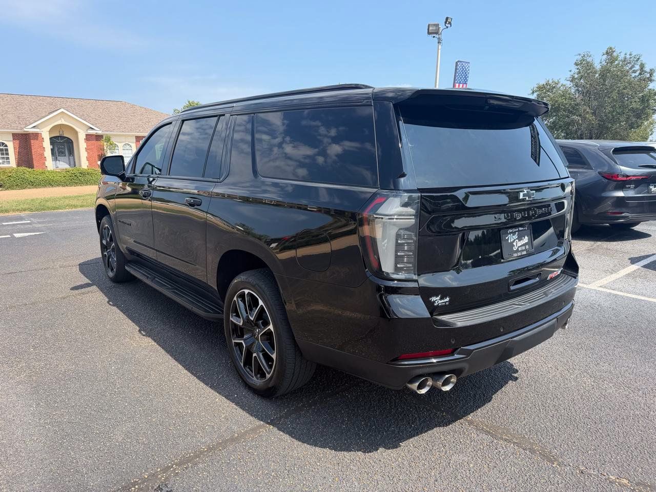 Used 2025 Chevrolet Suburban RST w/ Comfort Package RWD image 2