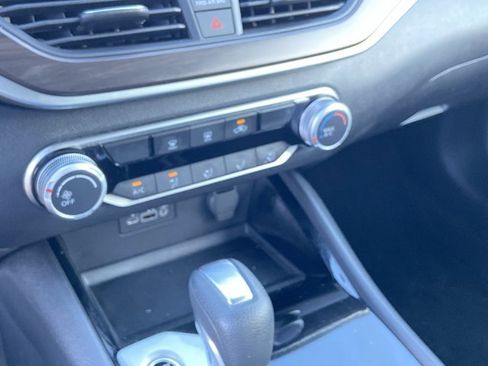 Used 2024 Nissan Altima 2.5 SV FWD image 38