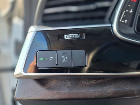 Used 2023 Audi Q8 Premium Plus image 36