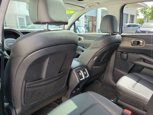 Certified 2023 Kia Sorento EX w/ Panoramic Sunroof Package FWD image 11