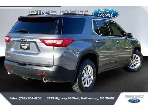 Used 2020 Chevrolet Traverse LT FWD image 11