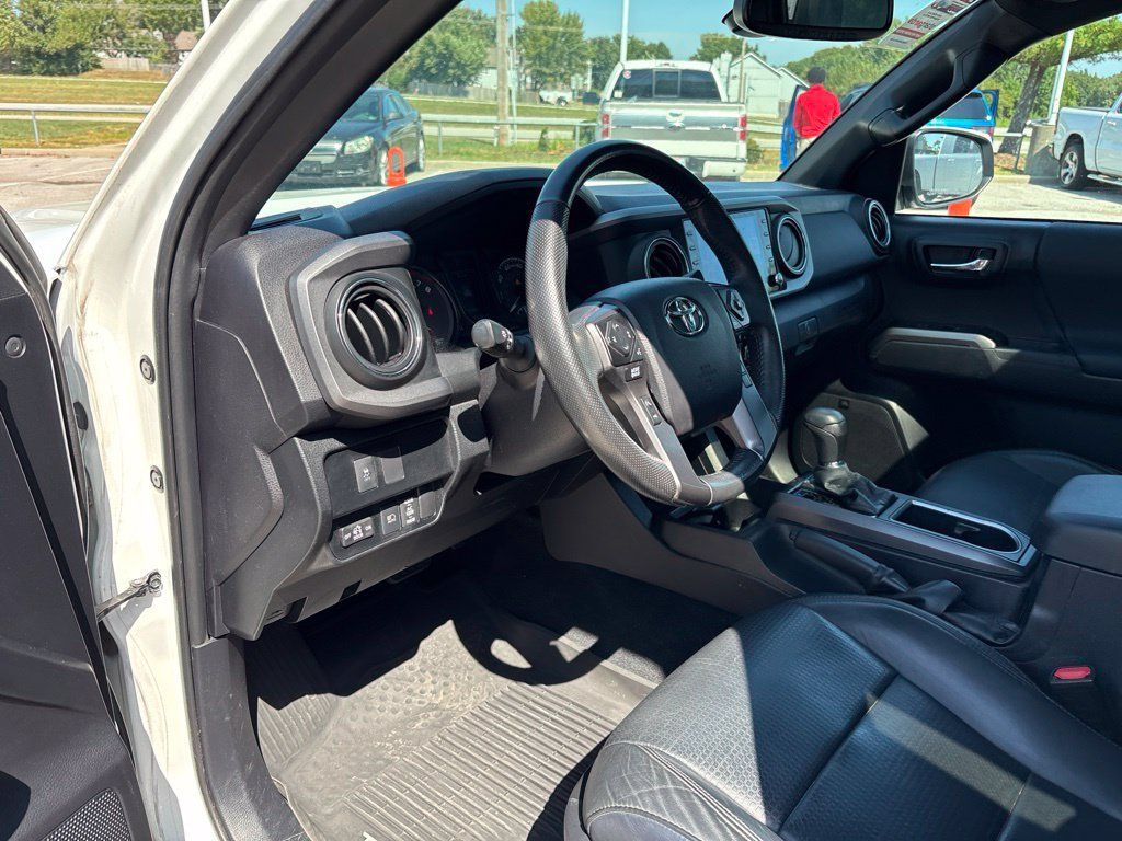 Used 2021 Toyota Tacoma TRD Off-Road w/ TRD Premium Off Road Package AWD/4WD image 35