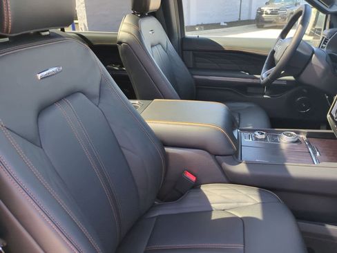 Used 2024 Ford Expedition Platinum image 23