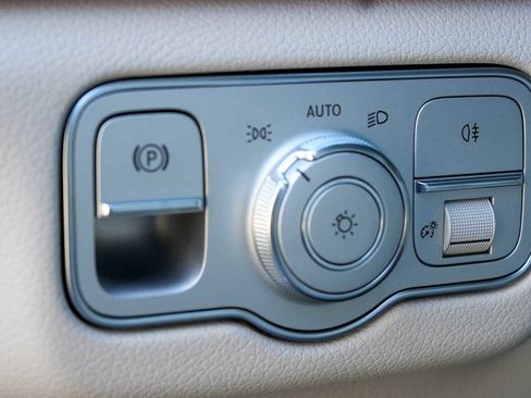 Used 2026 Mercedes-Benz GLS 450 4MATIC image 39