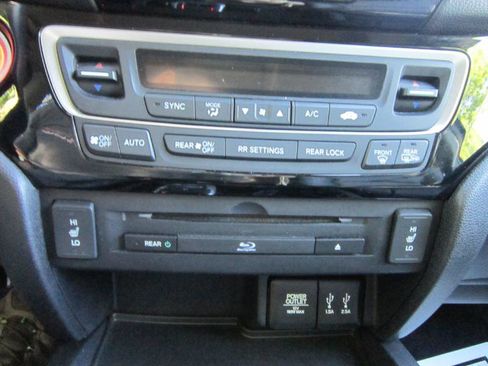 Used 2016 Honda Pilot Touring image 28