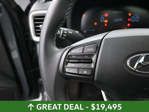 Used 2025 Hyundai Venue SEL FWD image 29