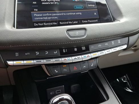 Used 2023 Cadillac XT4 Luxury w/ Cold Weather Package AWD/4WD image 15