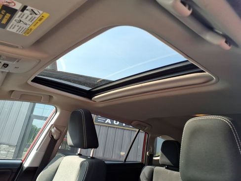 Used 2018 Toyota RAV4 XLE AWD/4WD image 8