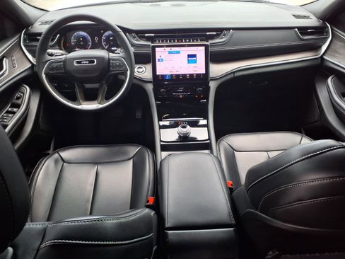 Used 2025 Jeep Grand Cherokee L Limited RWD image 11