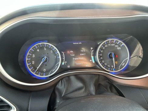 Used 2017 Chrysler Pacifica Touring-L Plus w/ Uconnect Theatre Group image 22