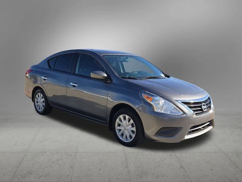 Used 2016 Nissan Versa SV image 8