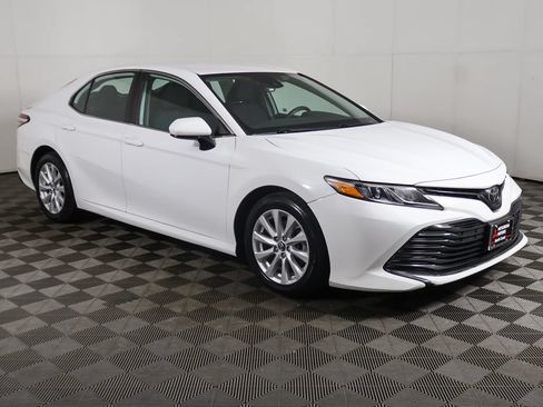 Used 2019 Toyota Camry LE FWD image 2