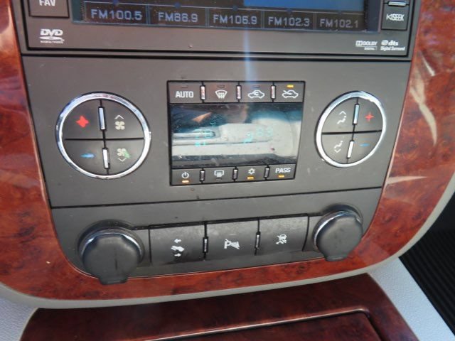 Used 2010 Chevrolet Avalanche LTZ AWD/4WD image 27