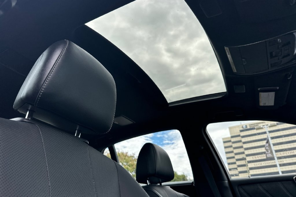 Used 2023 Lexus LS 500 w/ Accessory Package (Z1) RWD image 18