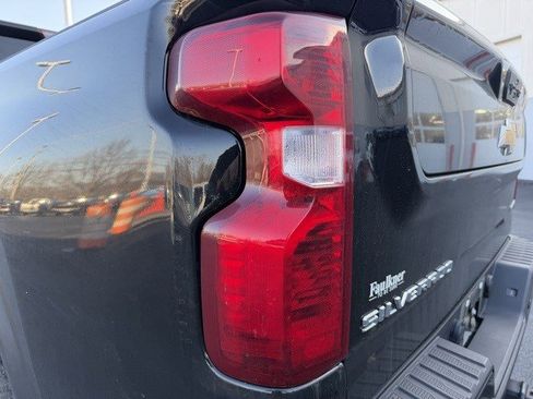 Used 2024 Chevrolet Silverado 2500 Custom w/ Custom Value Package image 4