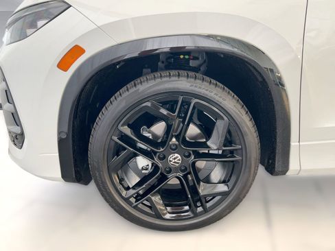 New 2026 Volkswagen Tiguan SE R-Line image 12