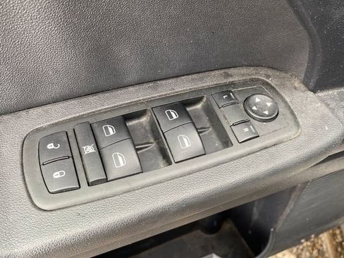 Used 2010 Dodge Journey SXT w/ Flexible Seating Group image 6