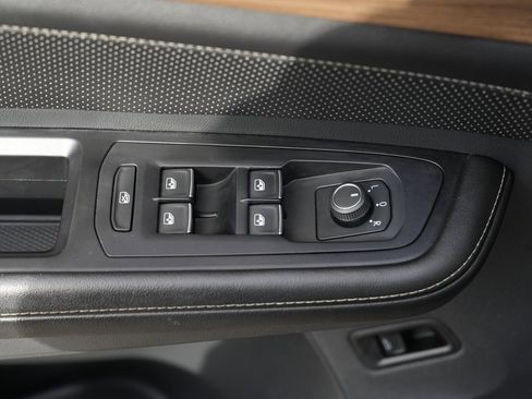 Used 2024 Volkswagen Atlas SE image 30