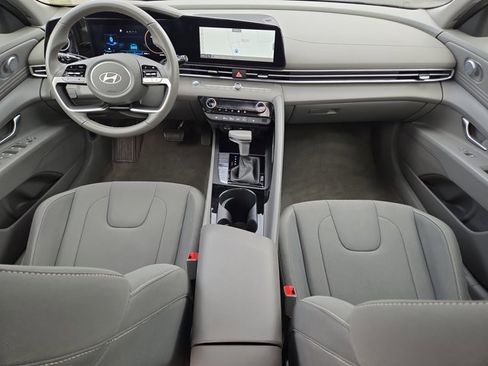 Used 2025 Hyundai Elantra SEL image 15