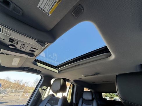 Used 2017 Cadillac Escalade Luxury image 37