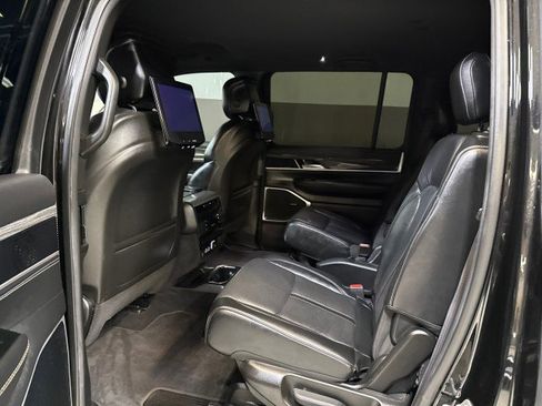 Used 2022 Jeep Wagoneer Series III w/ Rear Seat Video Group 1 image 36