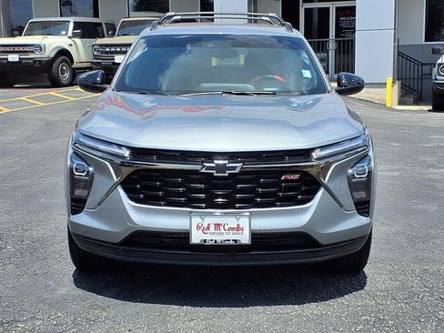 Used 2026 Chevrolet Trax RS w/ Sunroof Package FWD image 2