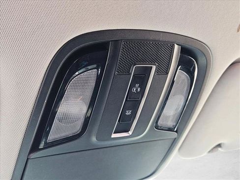 Used 2019 Kia Sorento FWD image 14