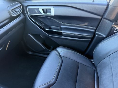 Used 2022 Ford Explorer ST image 11