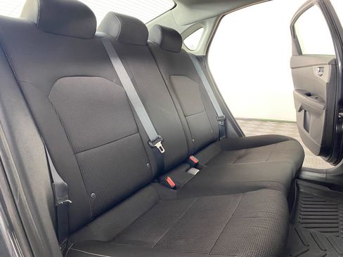Used 2019 Kia Forte LXS FWD image 17