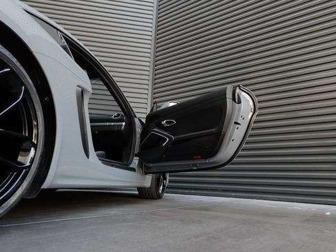 Certified 2025 Porsche 718 Cayman RWD image 29