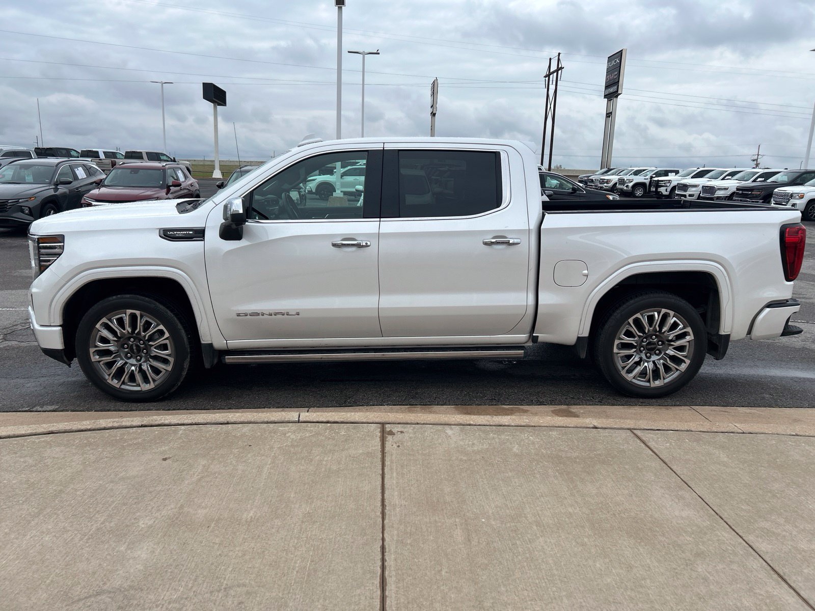 Used 2025 GMC Sierra 1500 Denali Ultimate AWD/4WD image 8