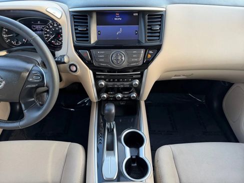 Used 2019 Nissan Pathfinder SV FWD image 11