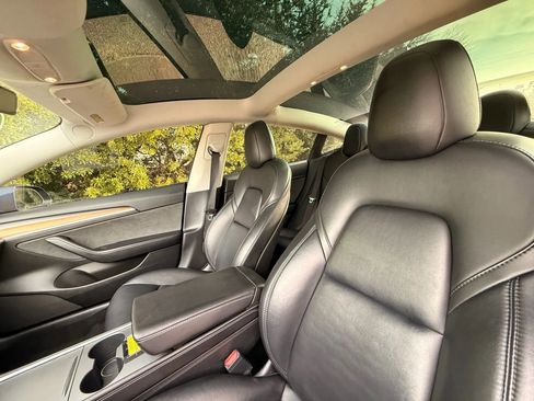 Used 2022 Tesla Model 3 Standard Range image 56