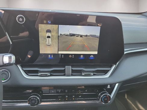 New 2026 Chevrolet Equinox LT w/ Safety and Technology Package FWD image 16