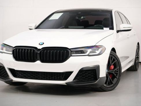 Used 2021 BMW M550i xDrive w/ Dynamic Handling Package image 3