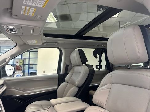 Used 2025 Lincoln Navigator Reserve AWD/4WD image 23