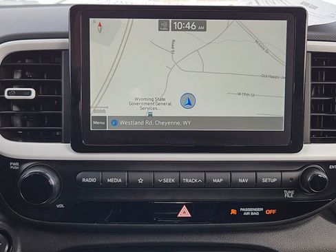 Used 2022 Hyundai Venue Limited image 14