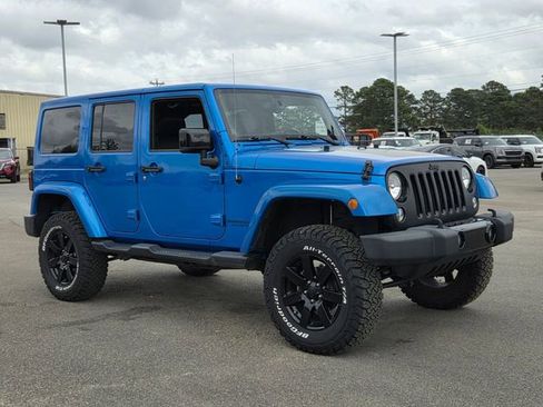 Used 2014 Jeep Wrangler Unlimited Sahara image 4