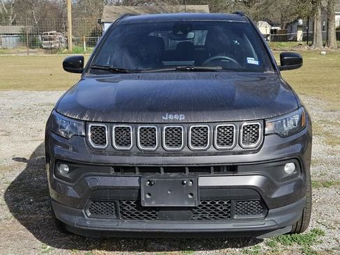 Used 2024 Jeep Compass Latitude image 2