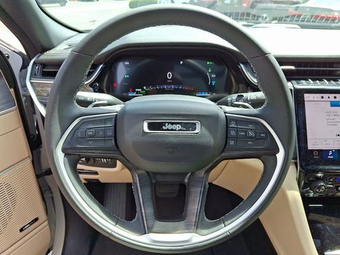 Used 2023 Jeep Grand Cherokee 4WD 4xe w/ Luxury Tech Group II image 15