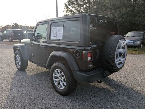 Used 2023 Jeep Wrangler Sport S image 6