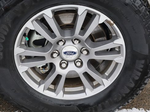 Used 2019 Ford F150 Lariat w/ Max Trailer Tow Package image 17