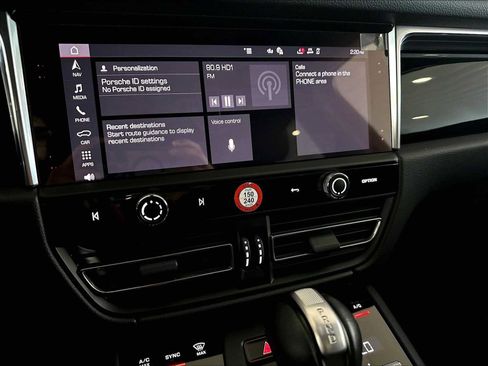 Used 2026 Porsche Macan AWD/4WD image 19