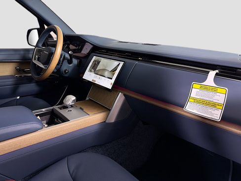 New 2026 Land Rover Range Rover SV image 32