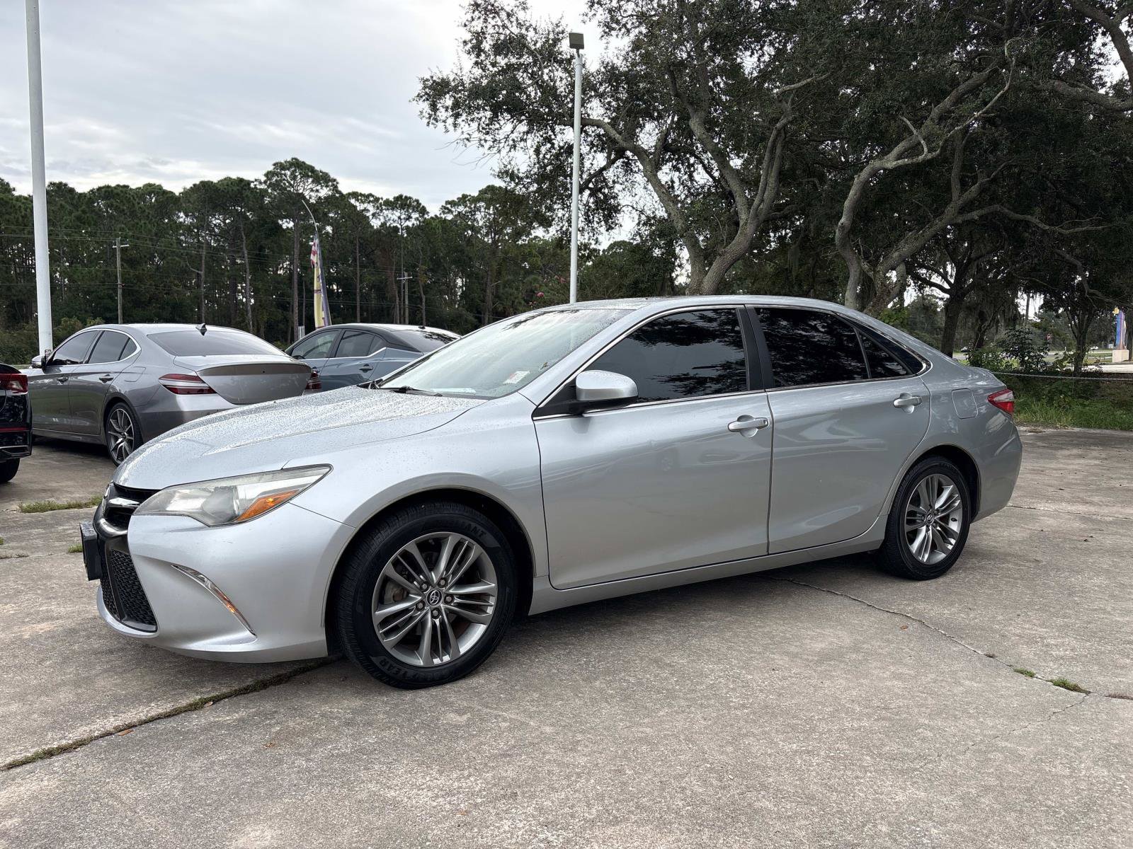 Used 2015 Toyota Camry SE w/ Moonroof Package FWD image 7